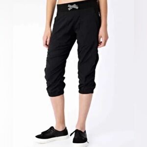 IVIVVA Black Dance Cropped Bottoms / Pants, Girls Sz 12 Like New!